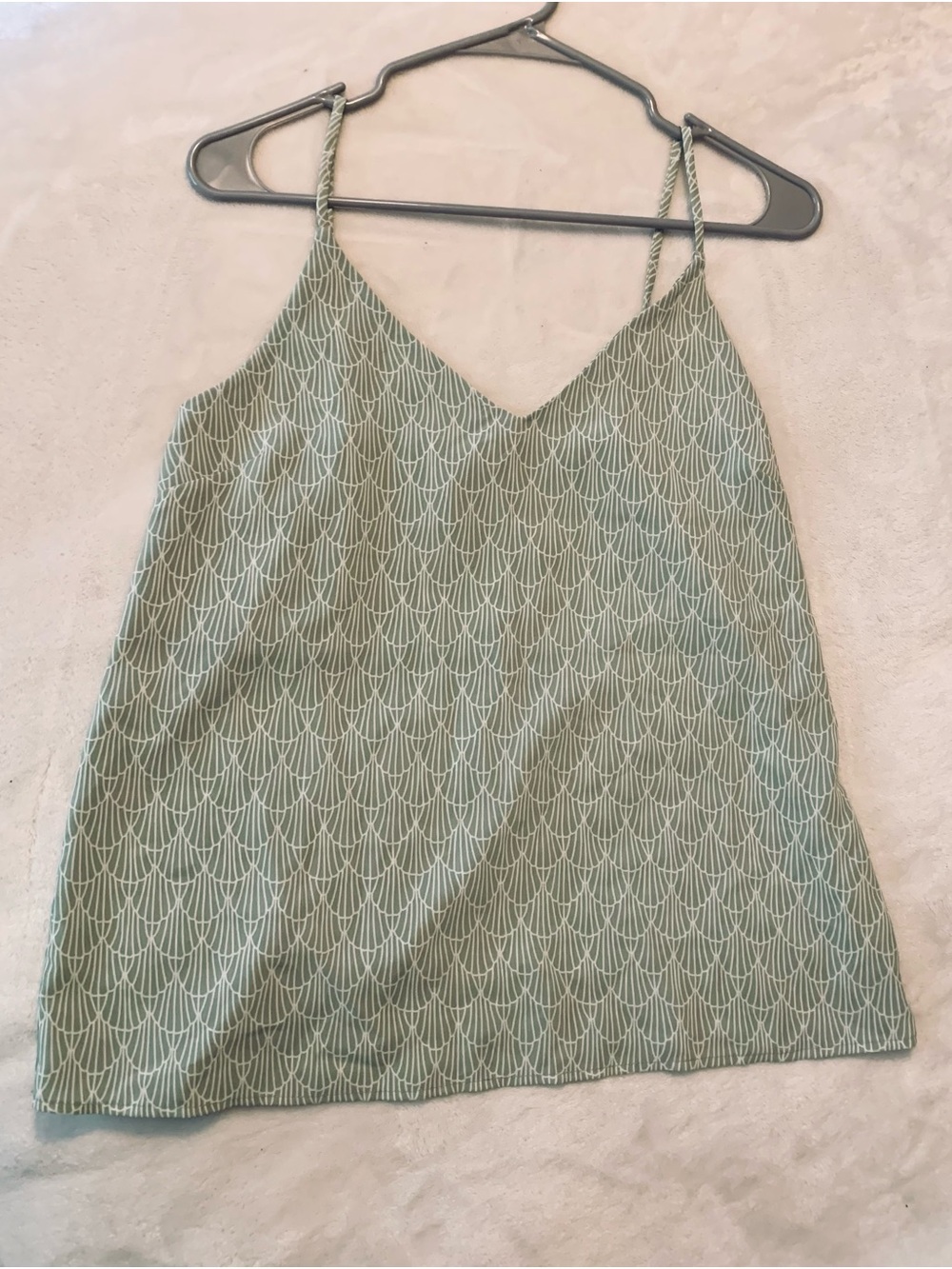 Gilli Sage Green Geometric Scallop Cami - S